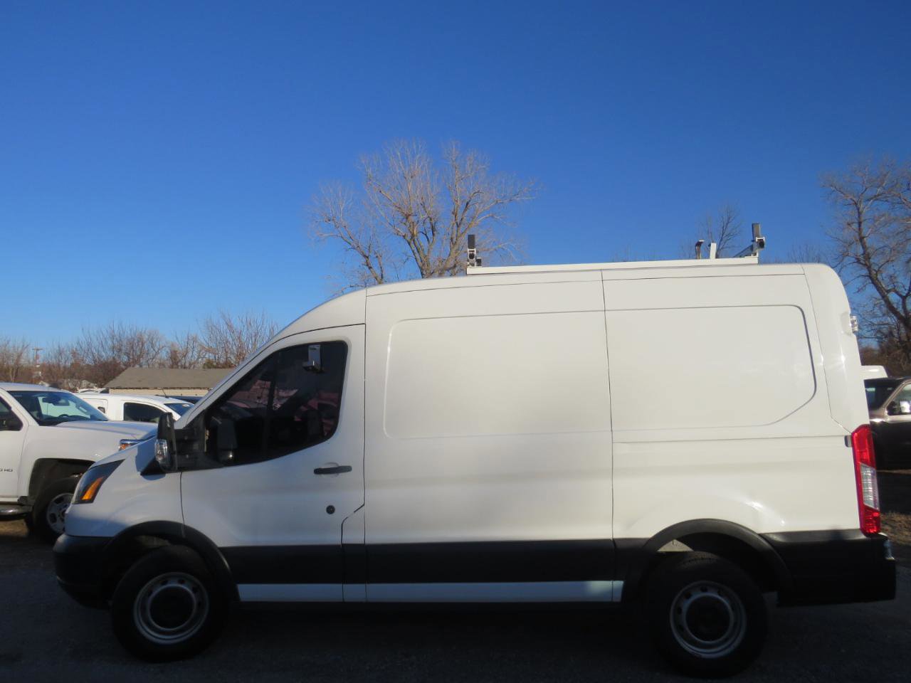 Used 2017 Ford Transit 250 130 Medium Roof RWD image 31