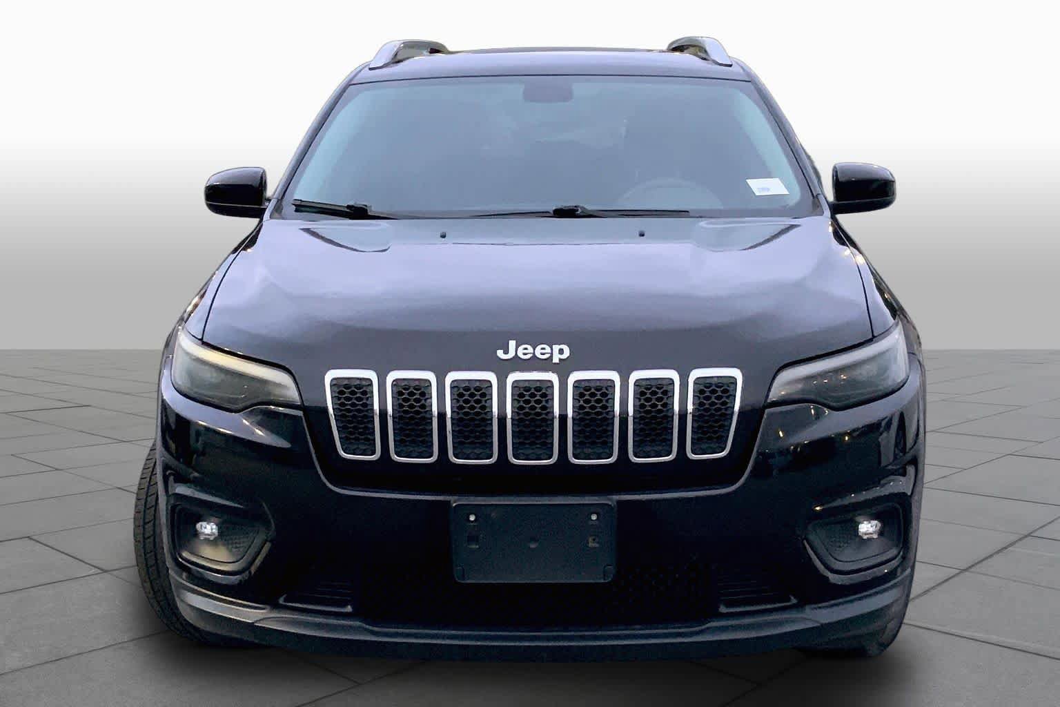 Used 2019 Jeep Cherokee Latitude w/ Popular Appearance Group FWD image 4