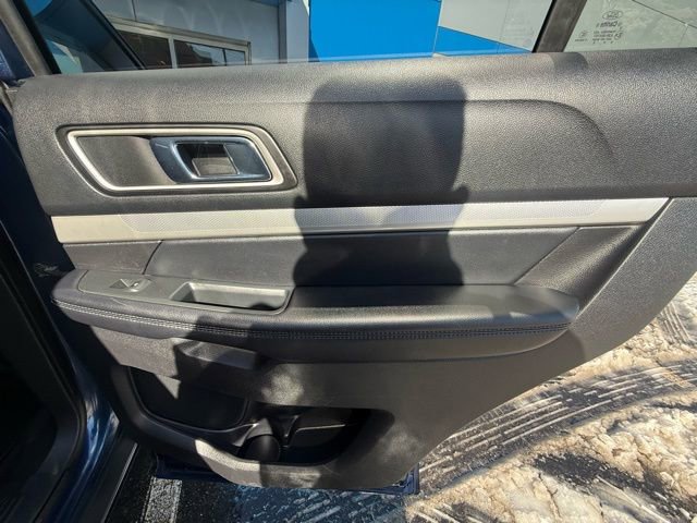 Used 2017 Ford Explorer XLT w/ Equipment Group 202A image 18