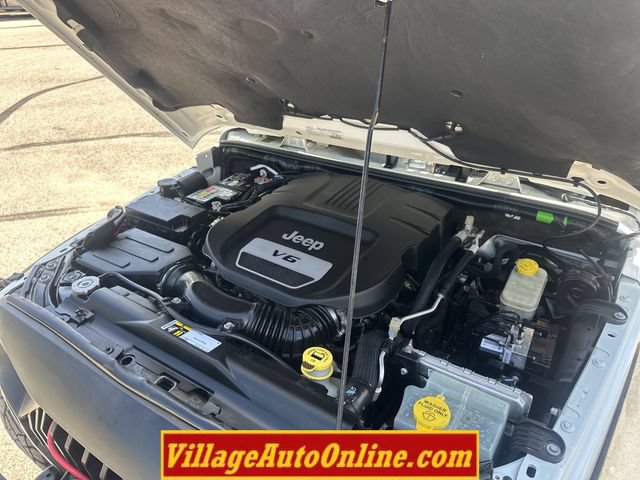 Used 2016 Jeep Wrangler Unlimited Sahara w/ Connectivity Group AWD/4WD image 37