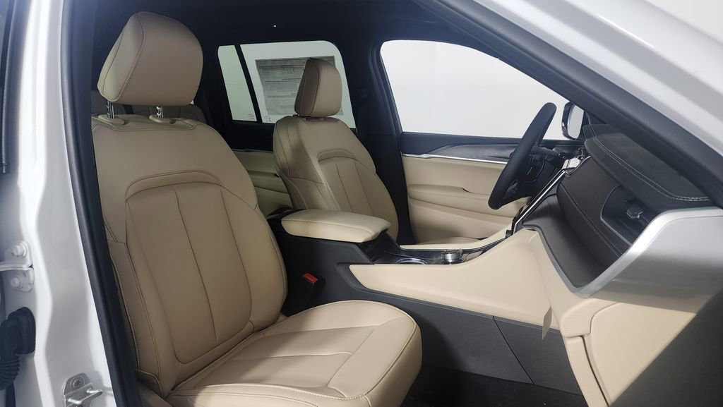 New 2025 Jeep Grand Cherokee Limited image 33