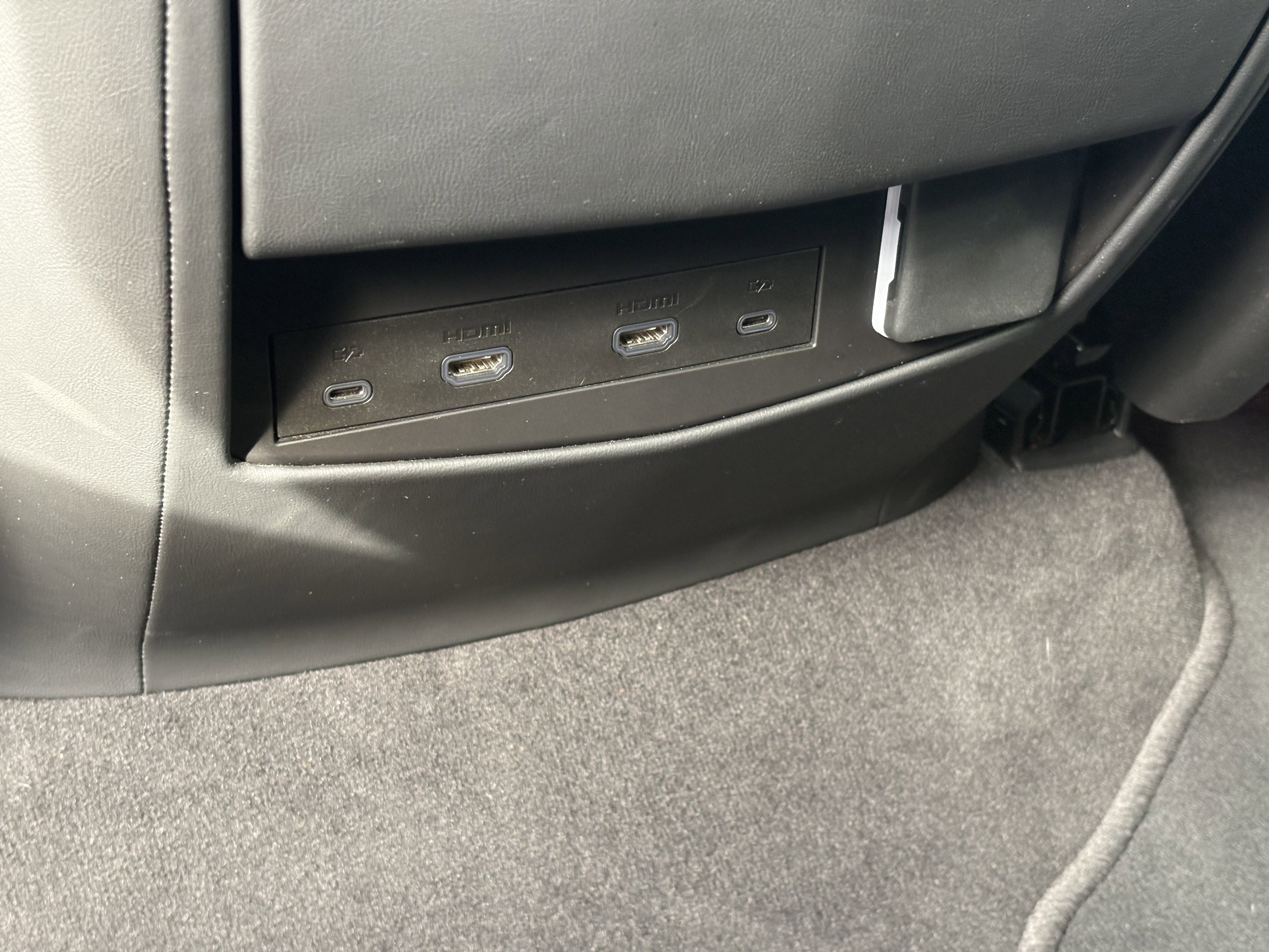 Used 2025 Cadillac Escalade Premium Luxury image 17