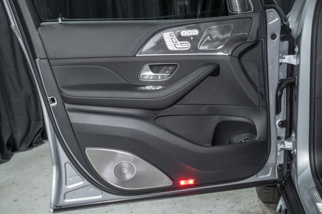 New 2025 Mercedes-Benz GLS 63 AMG 4MATIC image 11