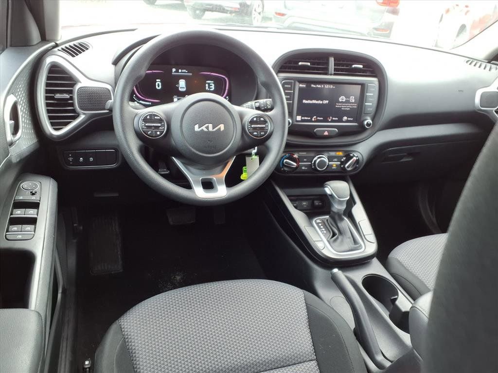 Used 2023 Kia Soul LX image 4