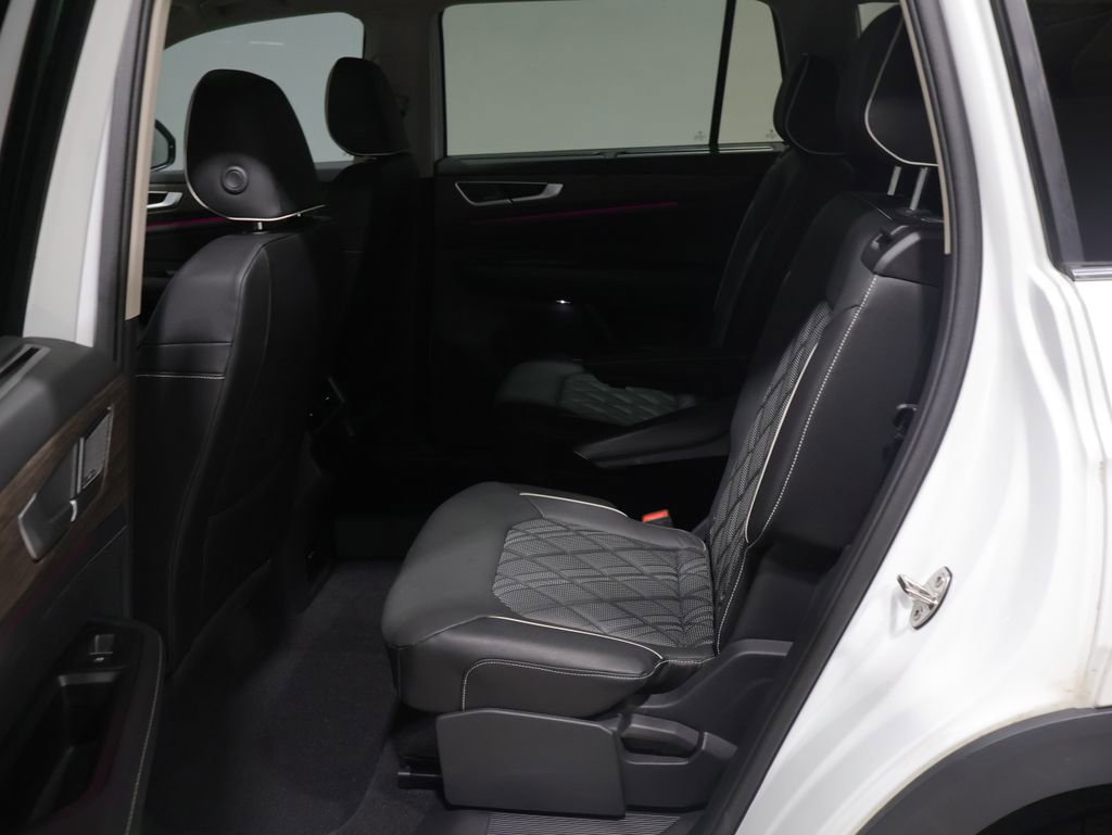 Used 2025 Volkswagen Atlas SEL Premium R-Line image 17