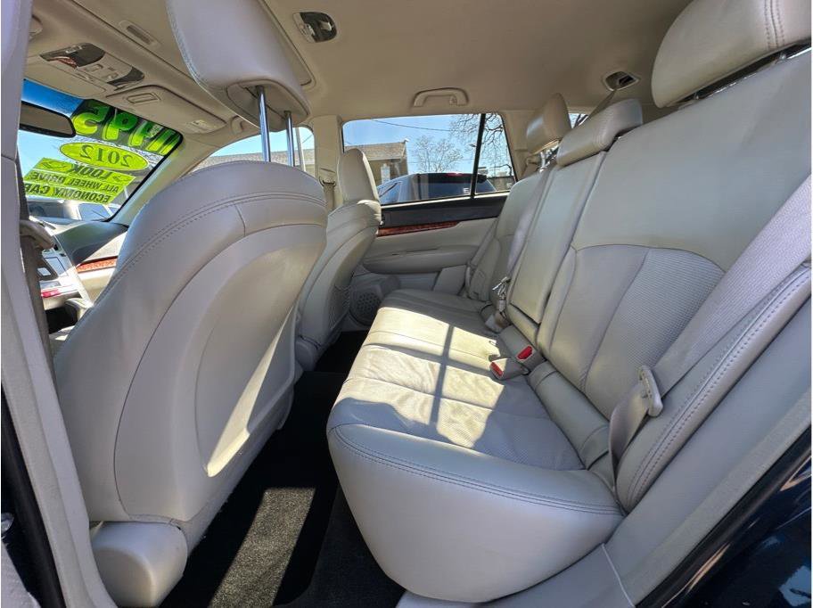 Used 2012 Subaru Outback 3.6R Limited w/ Moonroof Pkg image 13