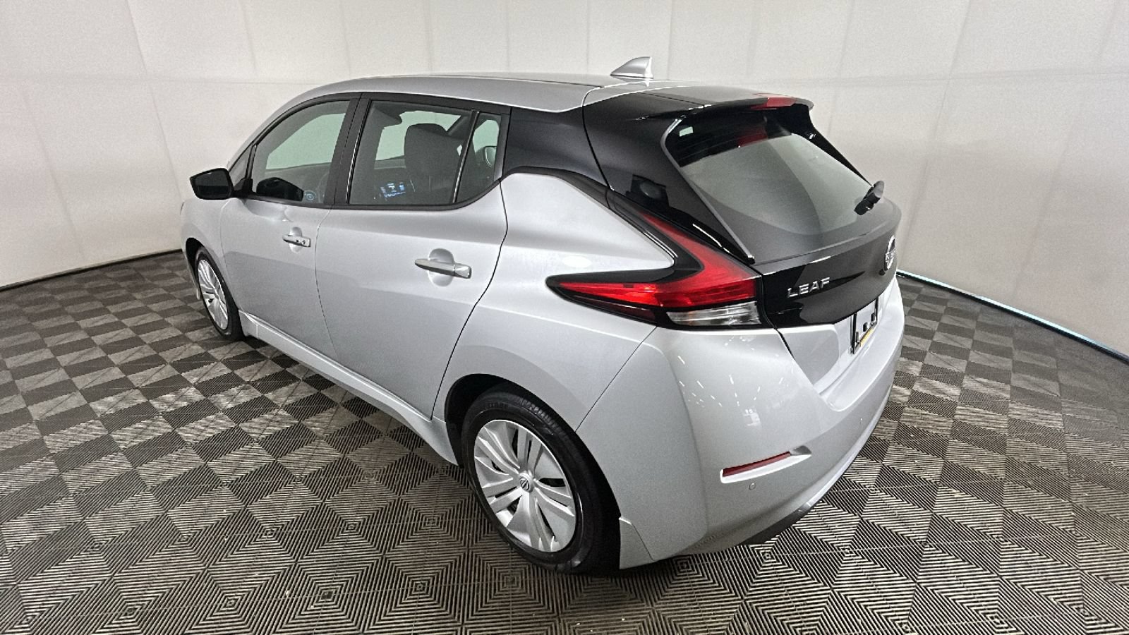Used 2023 Nissan Leaf S FWD image 5