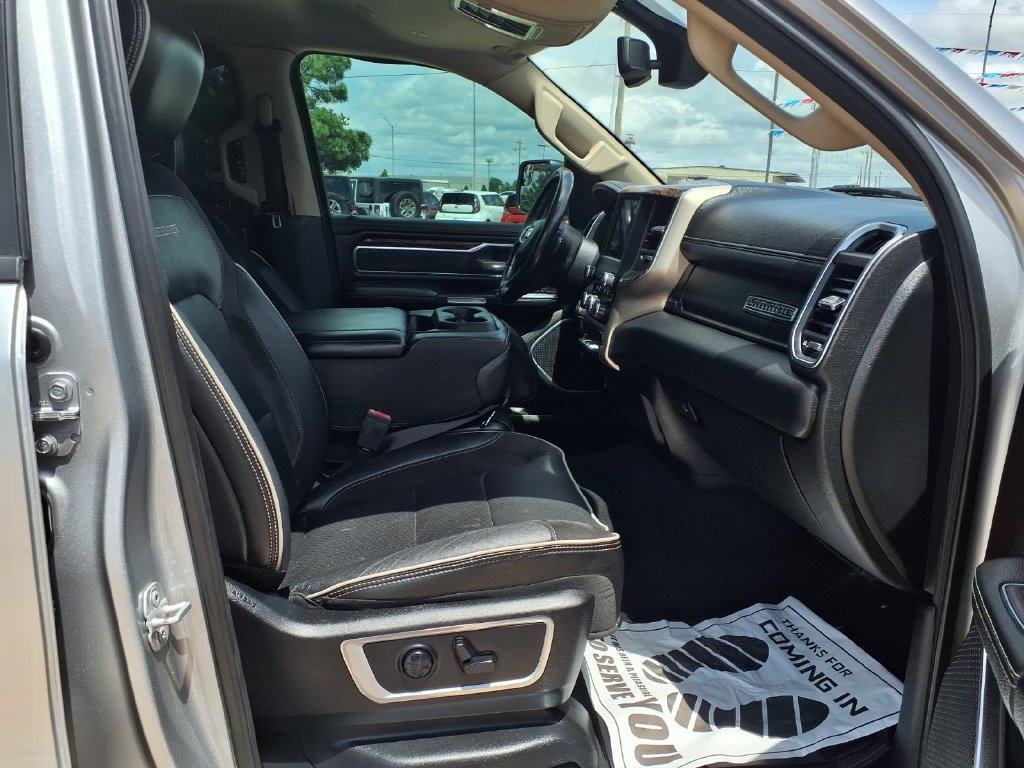 Used 2019 RAM 1500 Laramie AWD/4WD image 15