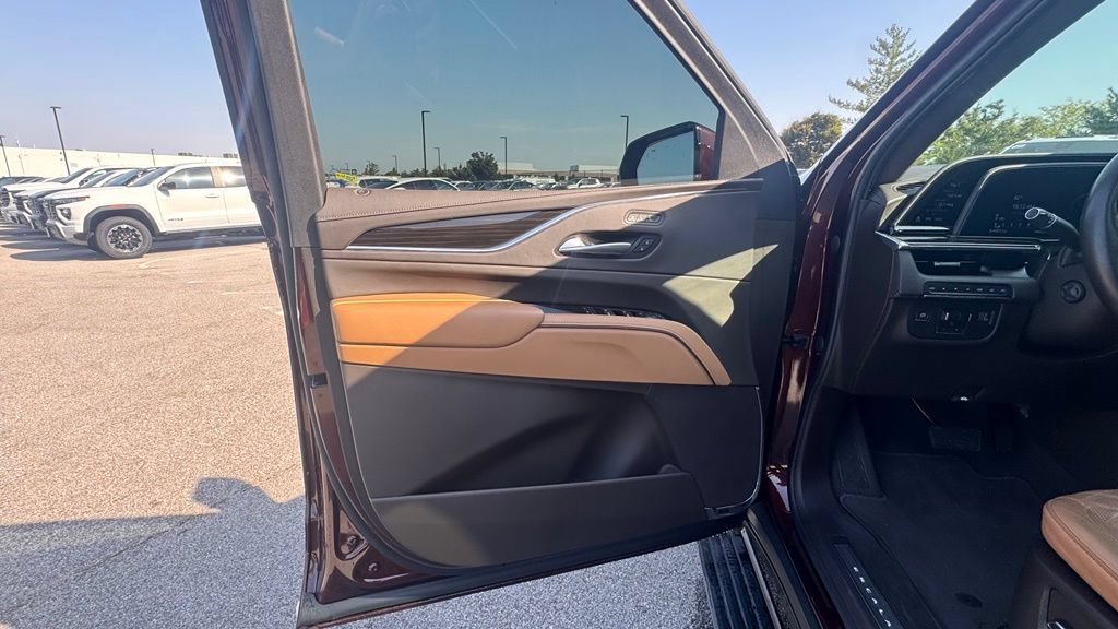 Used 2023 Cadillac Escalade Premium Luxury w/ Performance Package AWD/4WD image 20
