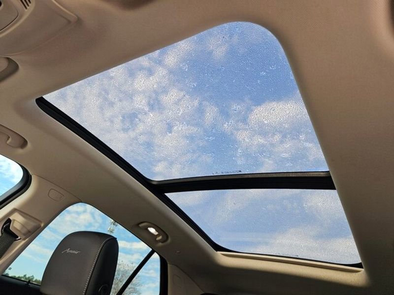 Used 2021 Buick Envision Avenir w/ Technology Package II image 16