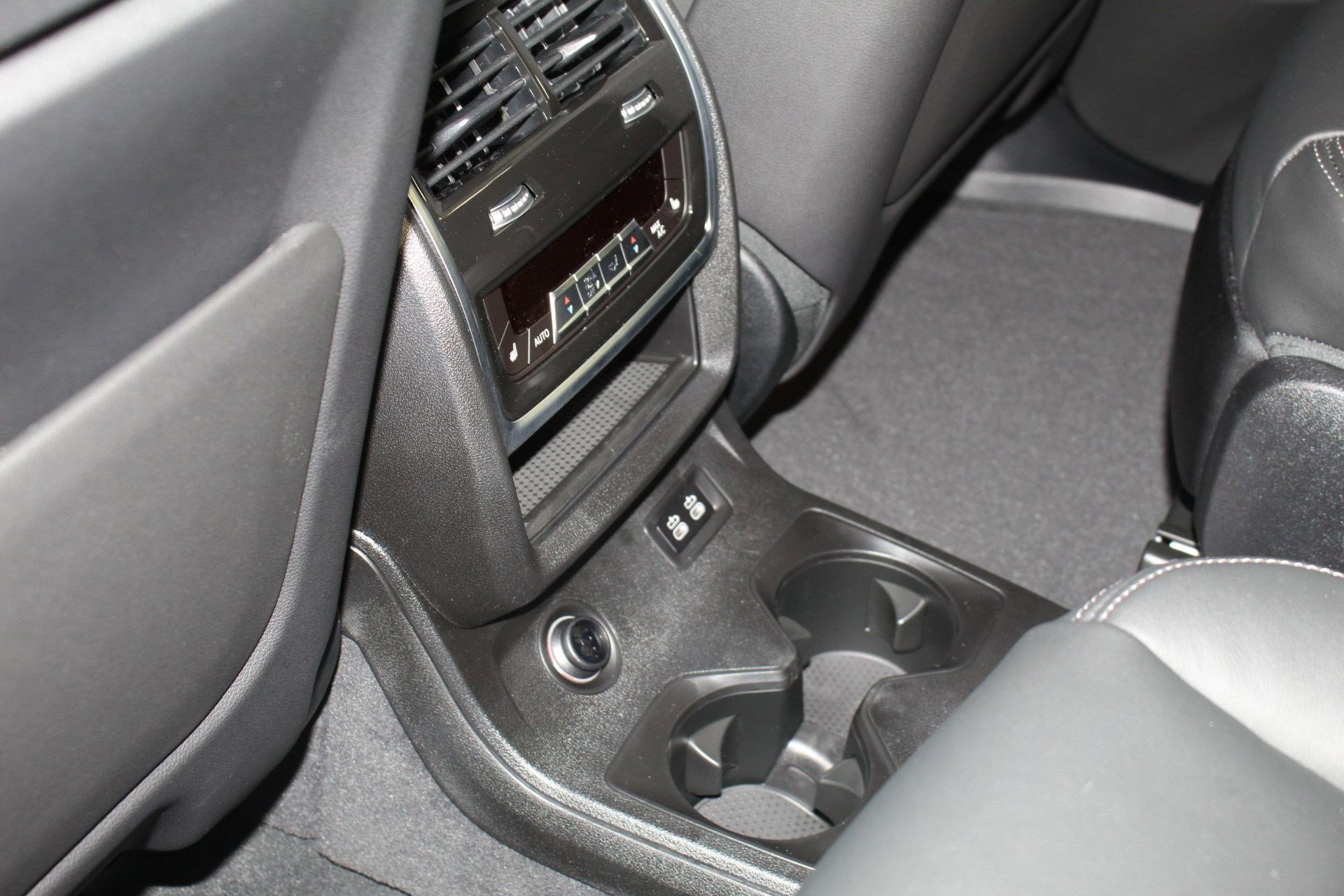 New 2026 BMW X7 M60i image 28