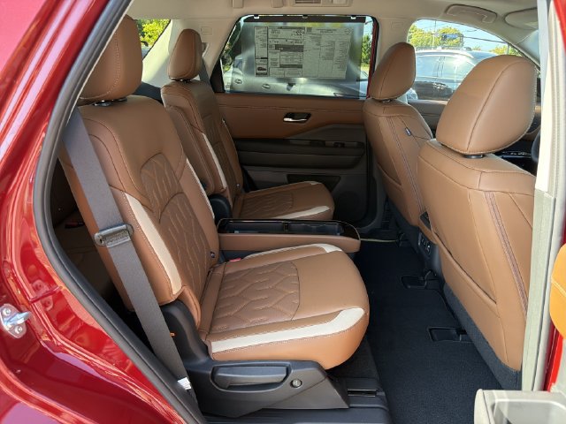 New 2026 Nissan Pathfinder Platinum AWD/4WD image 17