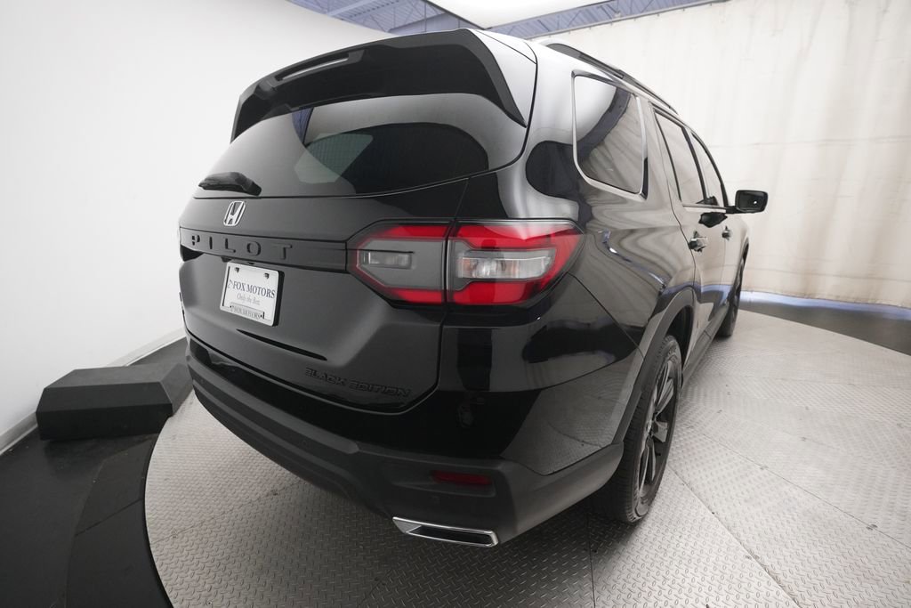 Certified 2025 Honda Pilot Black Edition image 13