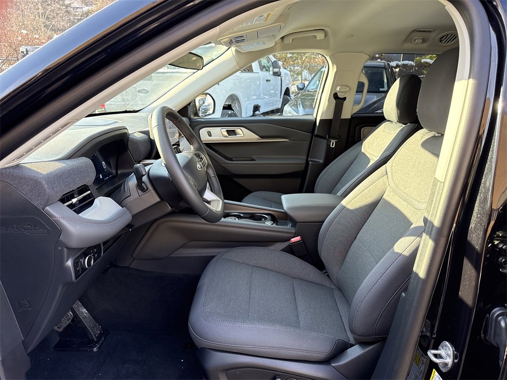 Used 2025 Ford Explorer Active image 15