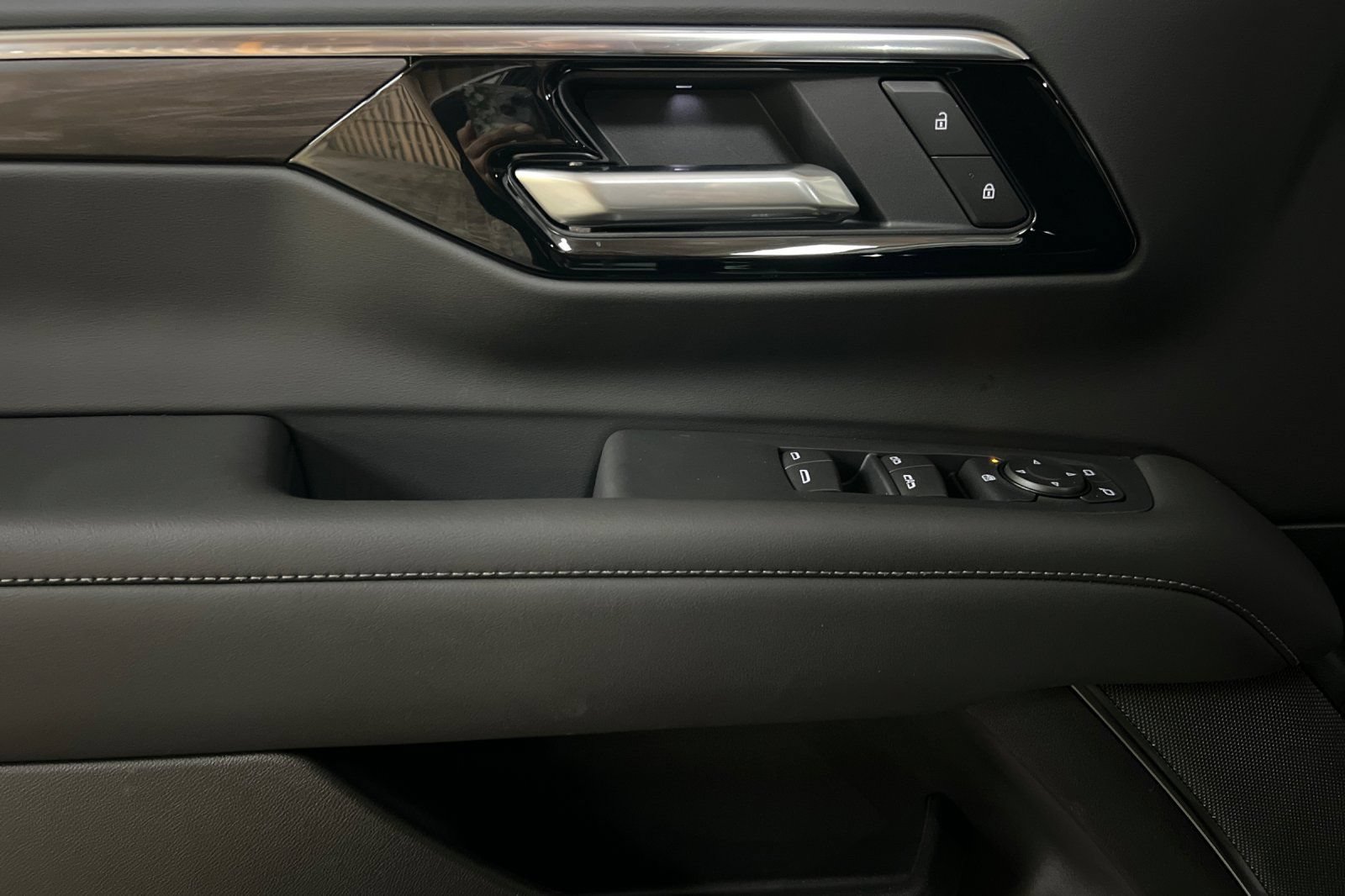 New 2026 Chevrolet Suburban LS AWD/4WD image 11