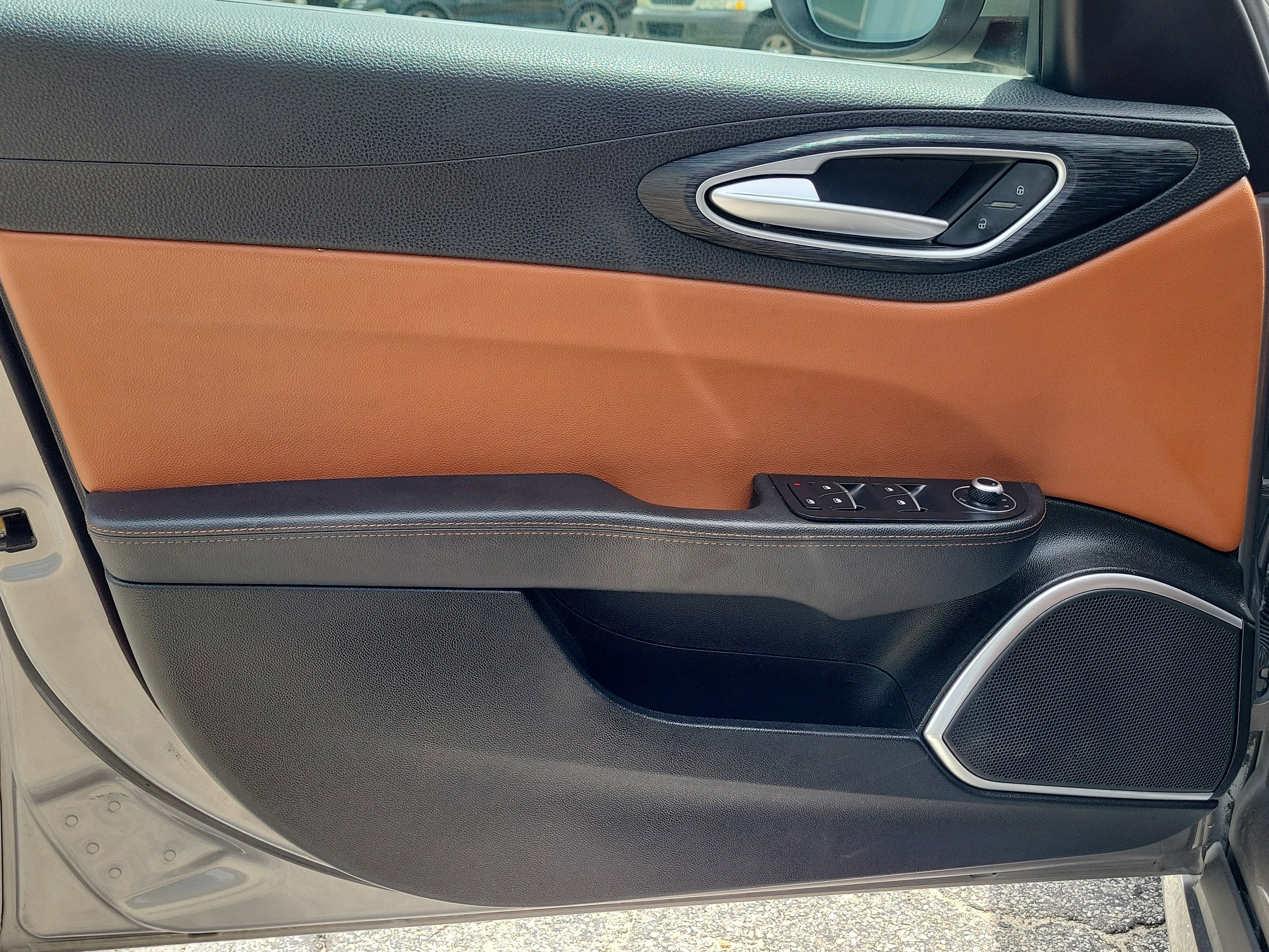 Used 2019 Alfa Romeo Giulia AWD w/ Cold Weather Package image 18
