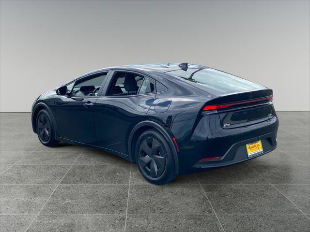 Certified 2025 Toyota Prius LE FWD image 3
