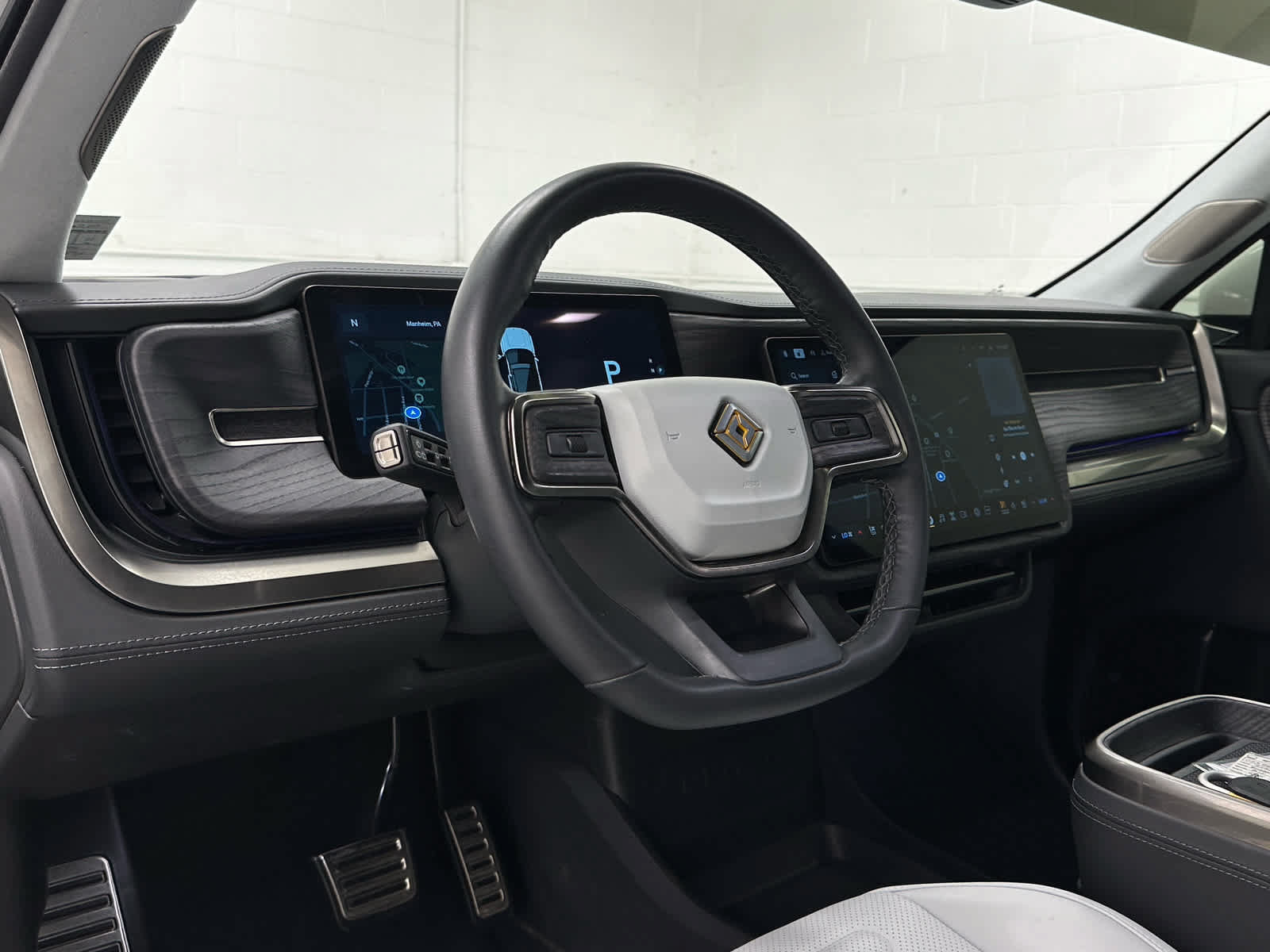 Used 2023 Rivian R1S Adventure Dual AWD/4WD image 10