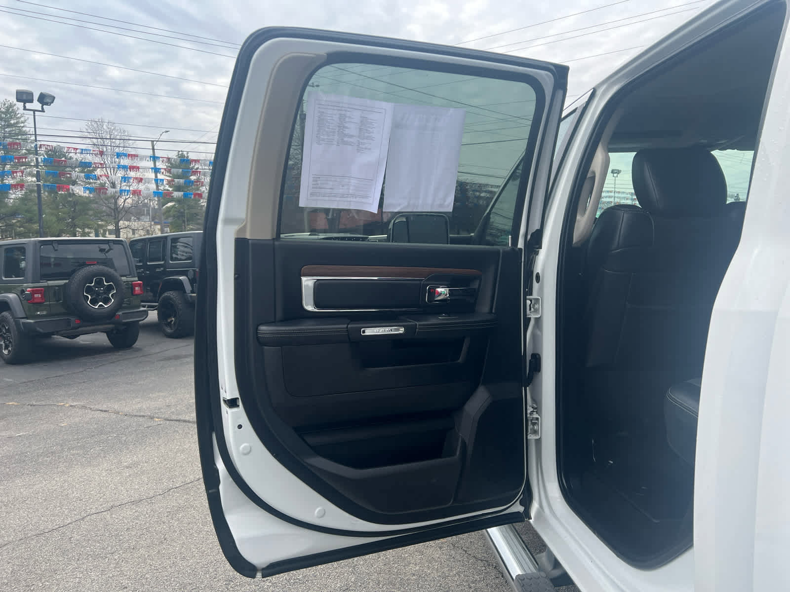 Used 2016 RAM 2500 Laramie w/ Convenience Group image 13