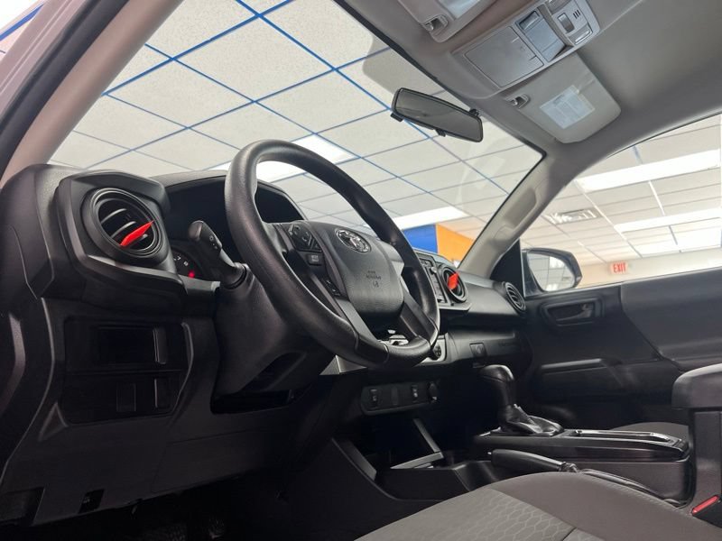 Used 2017 Toyota Tacoma SR AWD/4WD image 14