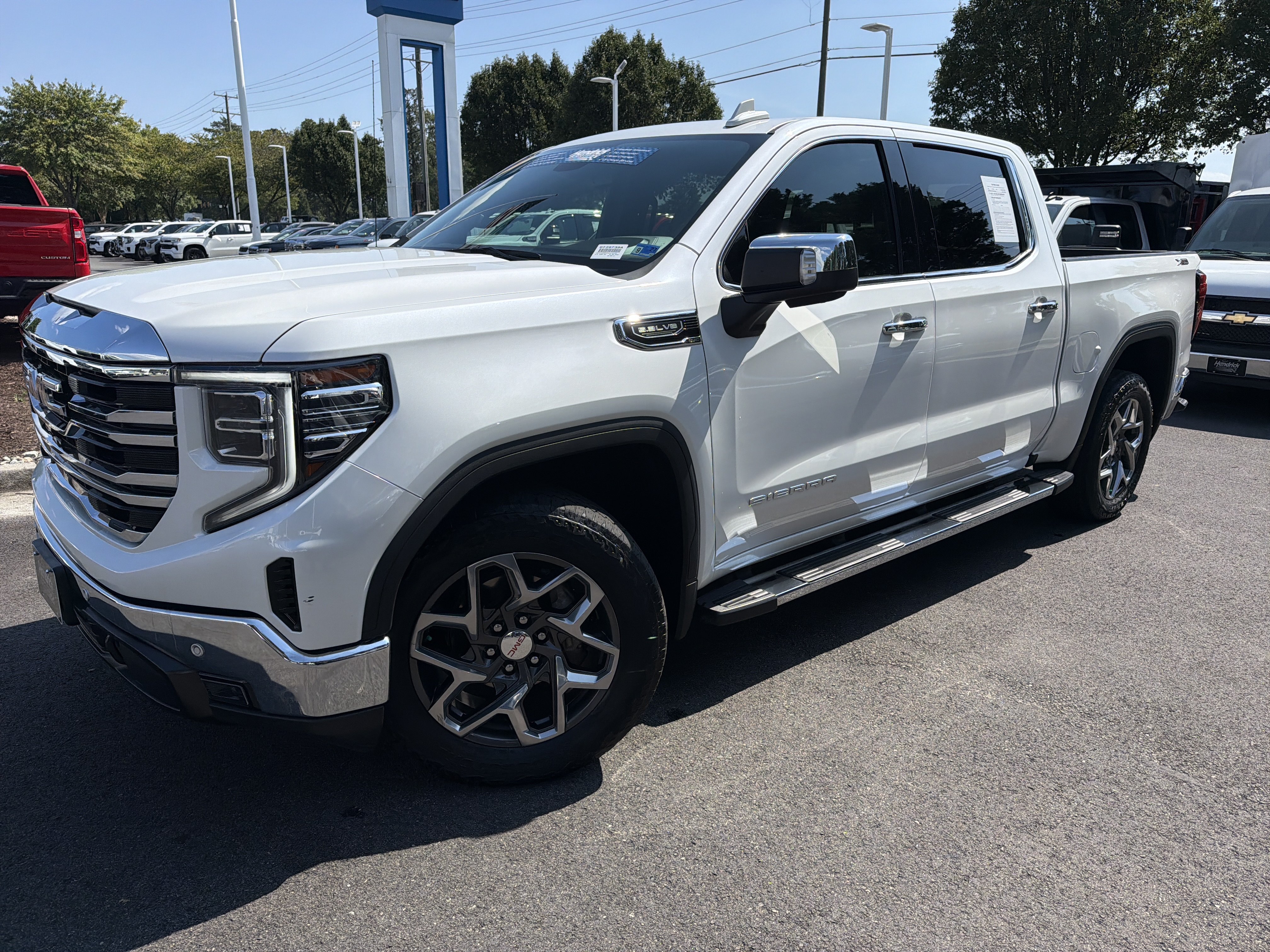 Used 2023 GMC Sierra 1500 SLT w/ SLT Premium Plus Package AWD/4WD image 5