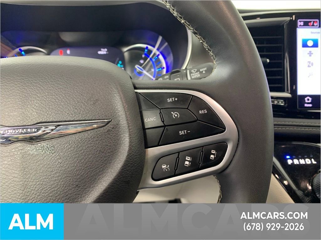 Used 2024 Chrysler Pacifica Select image 26