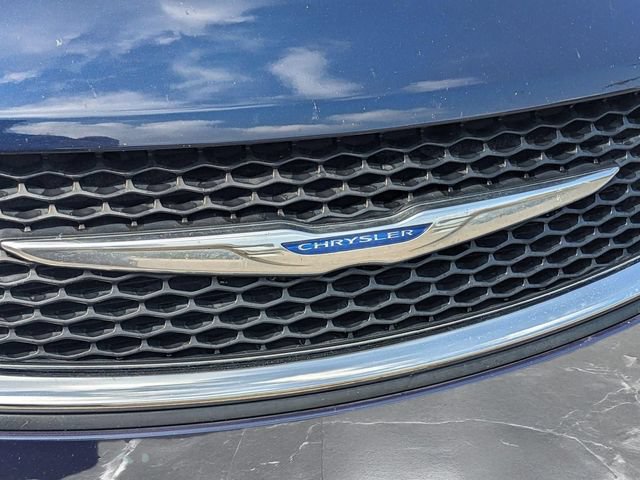 Used 2018 Chrysler Pacifica Touring-L Plus FWD image 9