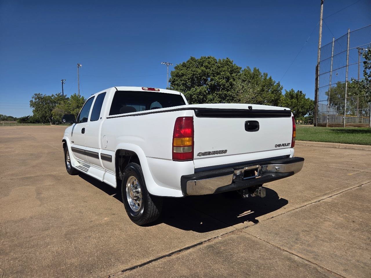 Used 1999 Chevrolet Silverado 2500 LS w/ Firm Ride Suspension Pkg RWD image 7