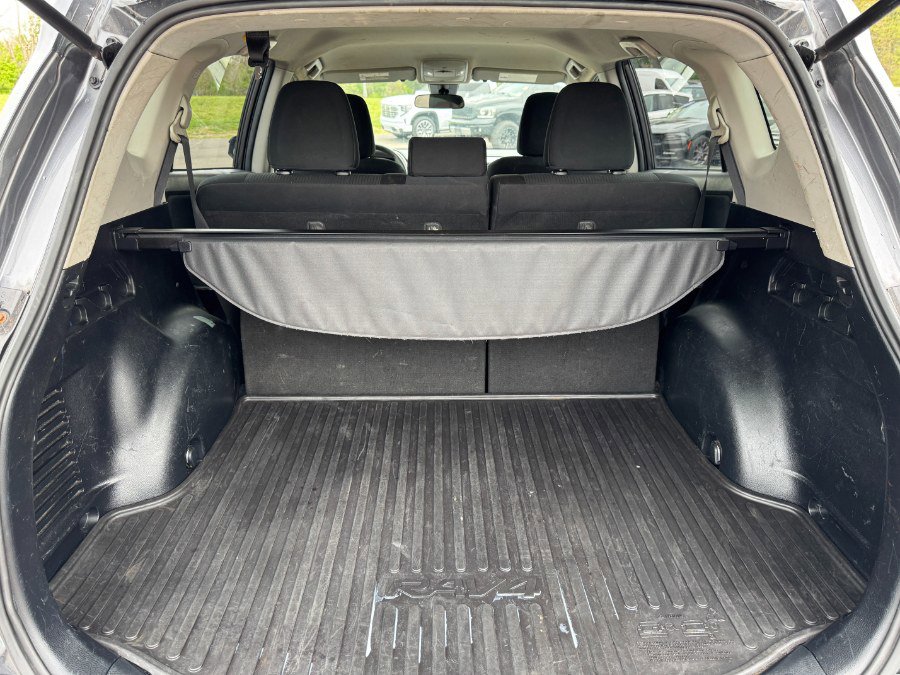 Used 2018 Toyota RAV4 LE w/ All Weather Liner Package AWD/4WD image 17