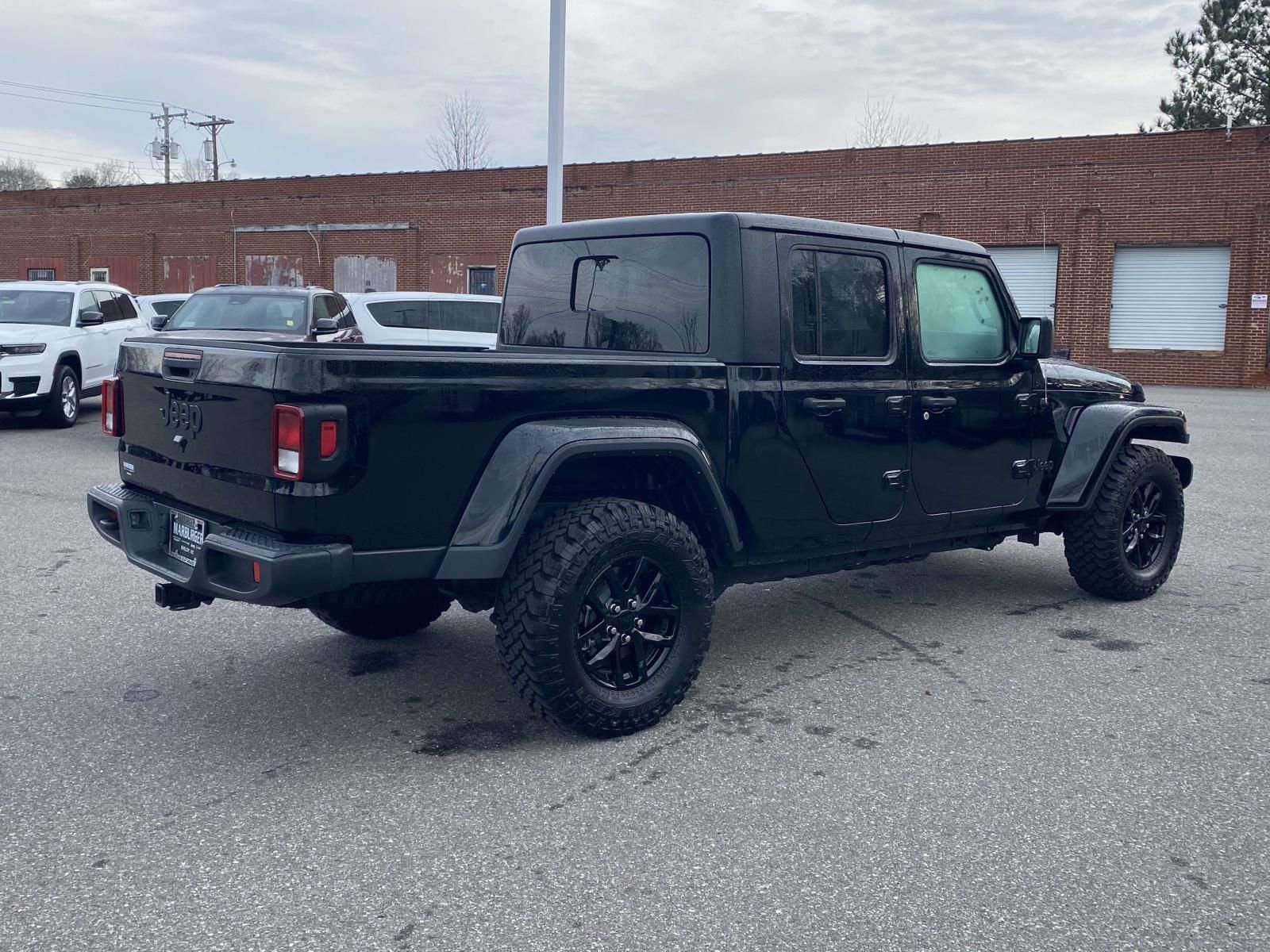 Used 2023 Jeep Gladiator Sport image 7