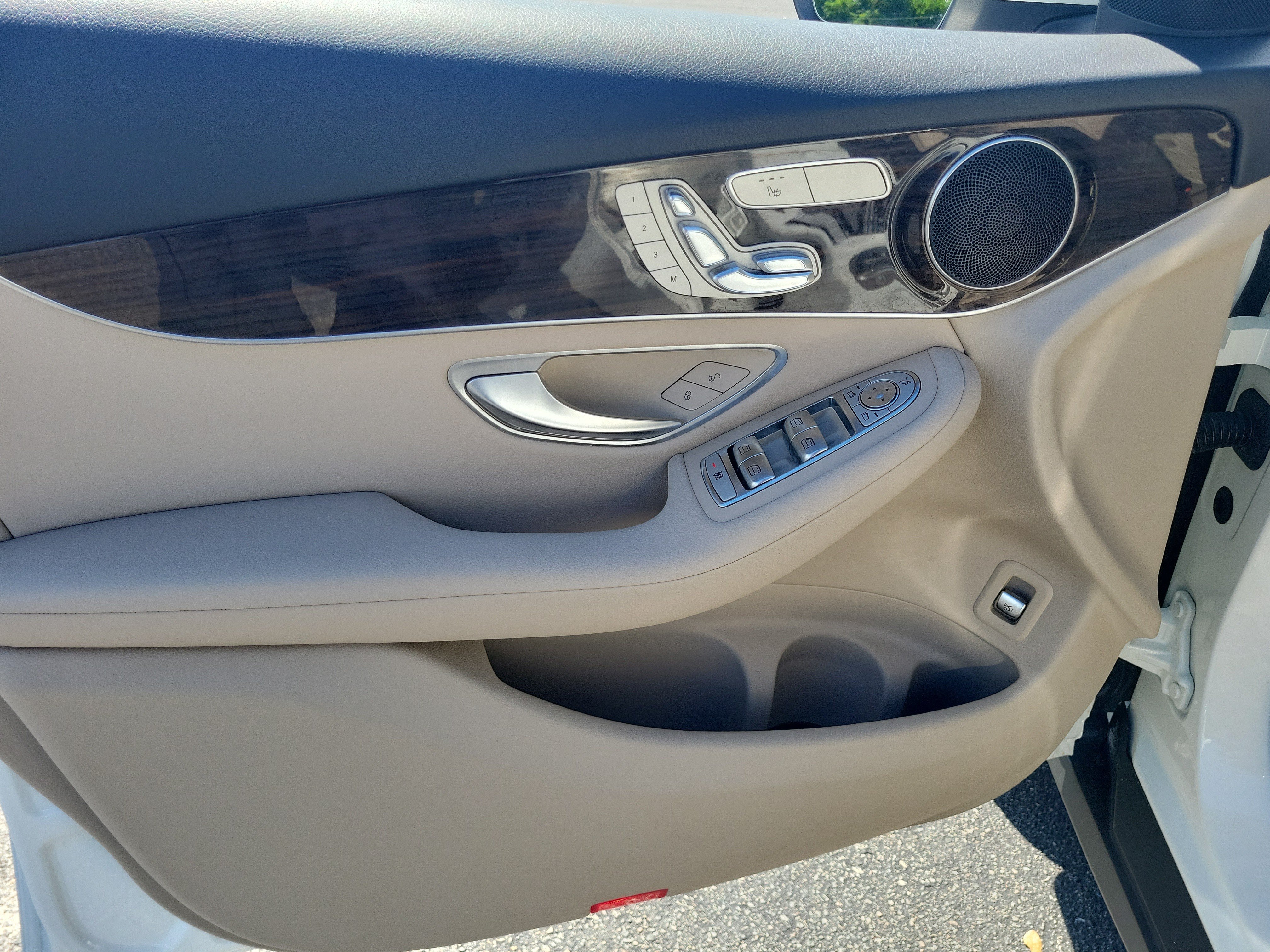 Used 2021 Mercedes-Benz GLC 300 image 21
