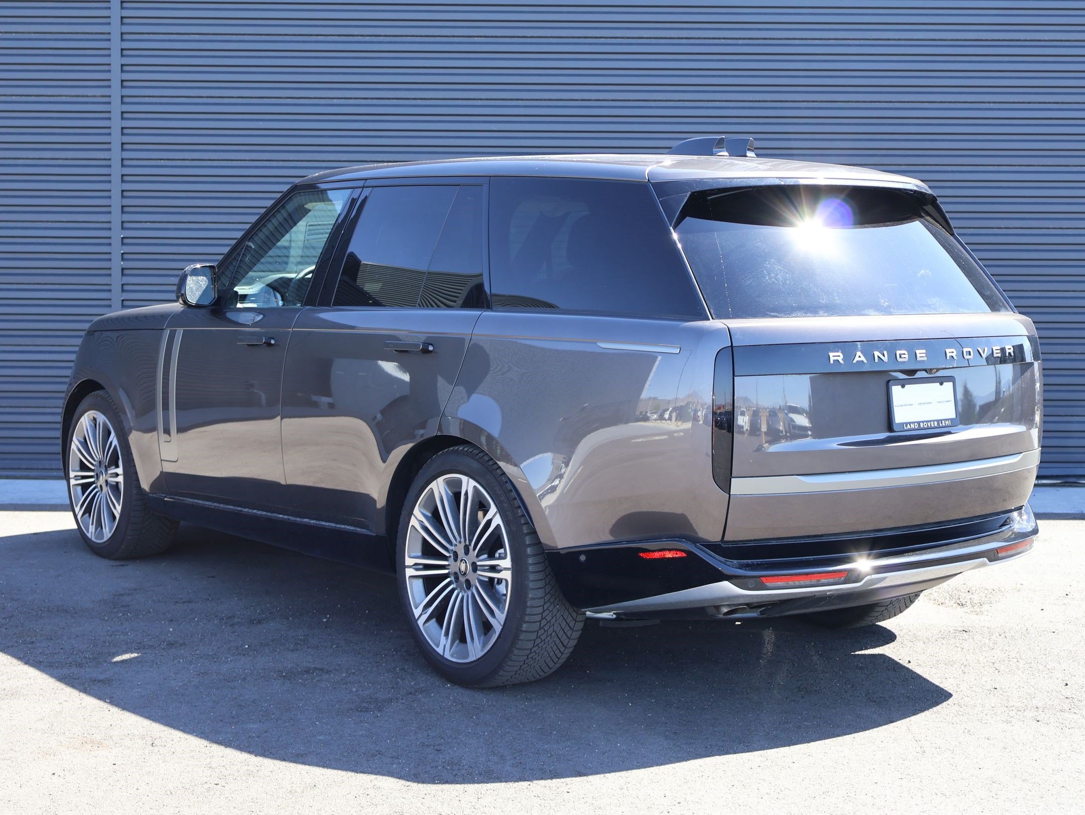 Used 2025 Land Rover Range Rover SE AWD/4WD image 3
