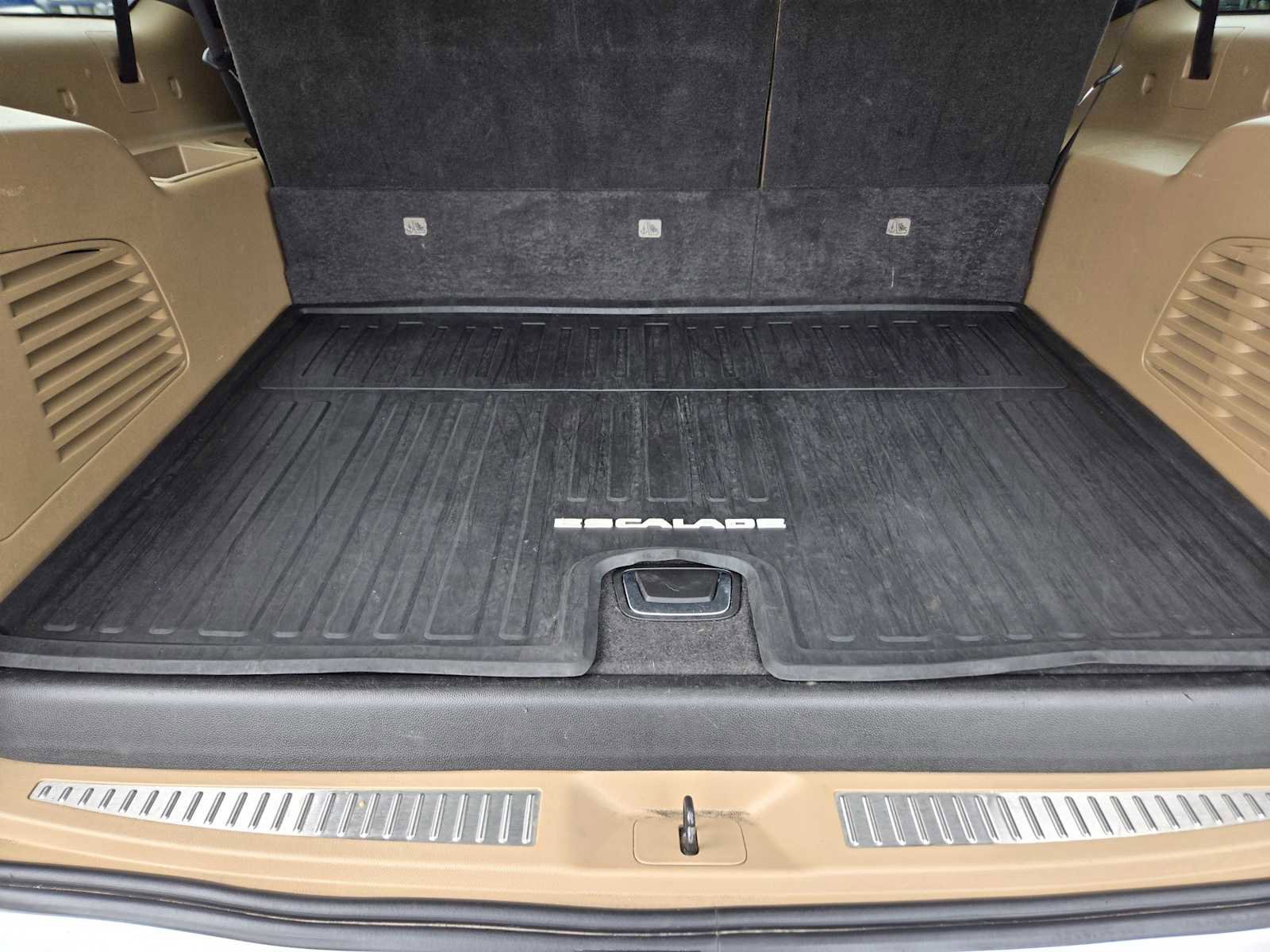 Used 2019 Cadillac Escalade ESV Platinum AWD/4WD image 32