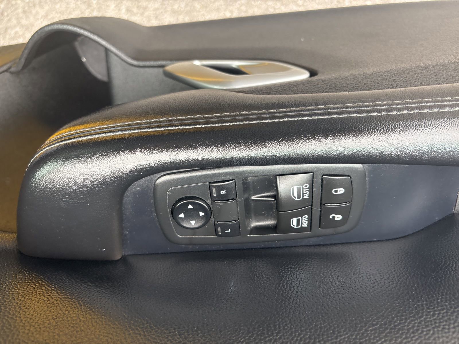 Used 2017 Dodge Challenger R/T image 20