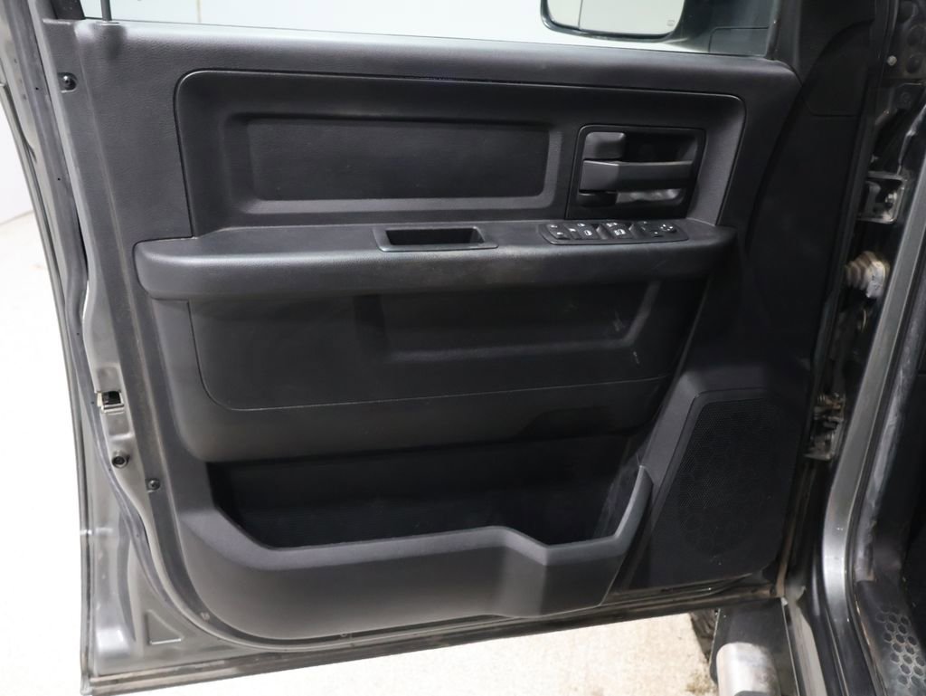 Used 2013 RAM 2500 Tradesman w/ Chrome Appearance Group image 13