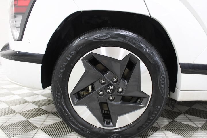 Used 2024 Hyundai Kona Limited FWD image 46