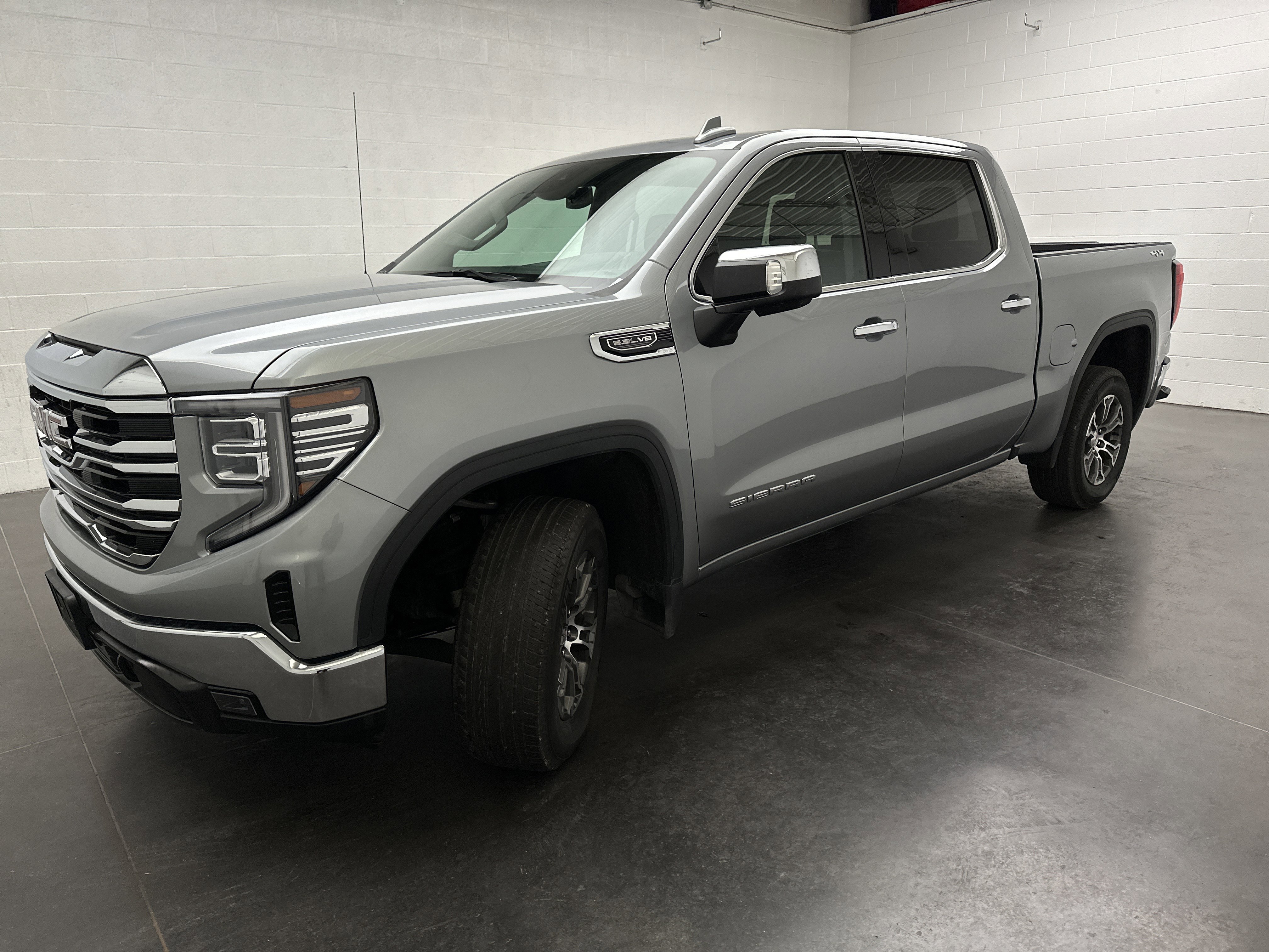 Used 2025 GMC Sierra 1500 SLT image 4