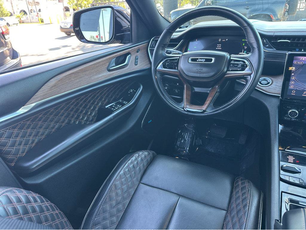 Used 2022 Jeep Grand Cherokee Summit w/ Advanced Protech Group IV AWD/4WD image 19