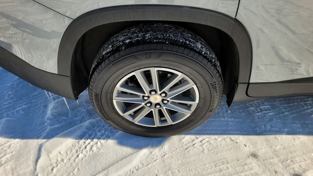 Used 2023 Chevrolet Traverse LT image 13