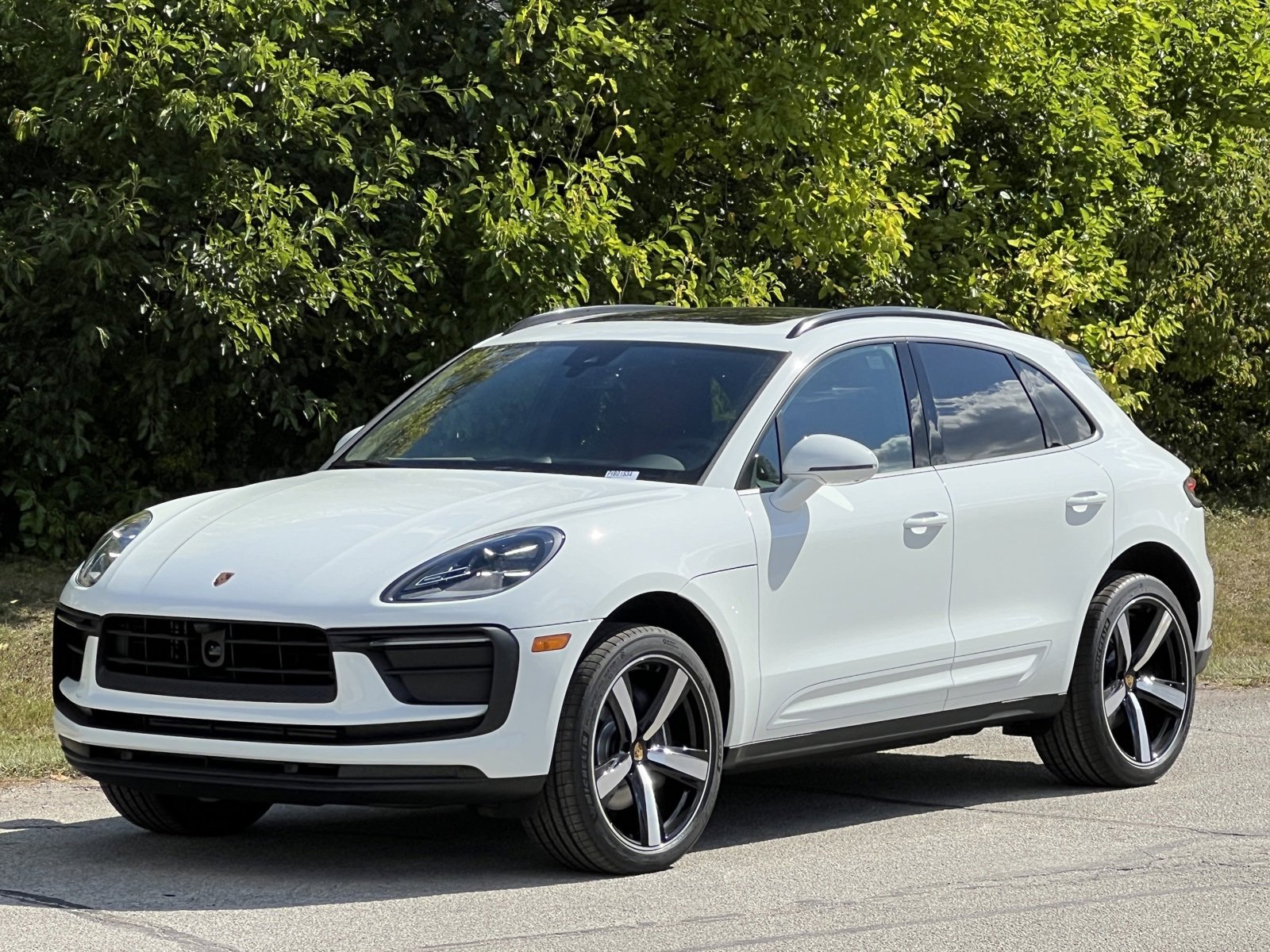 New 2026 Porsche Macan image 1