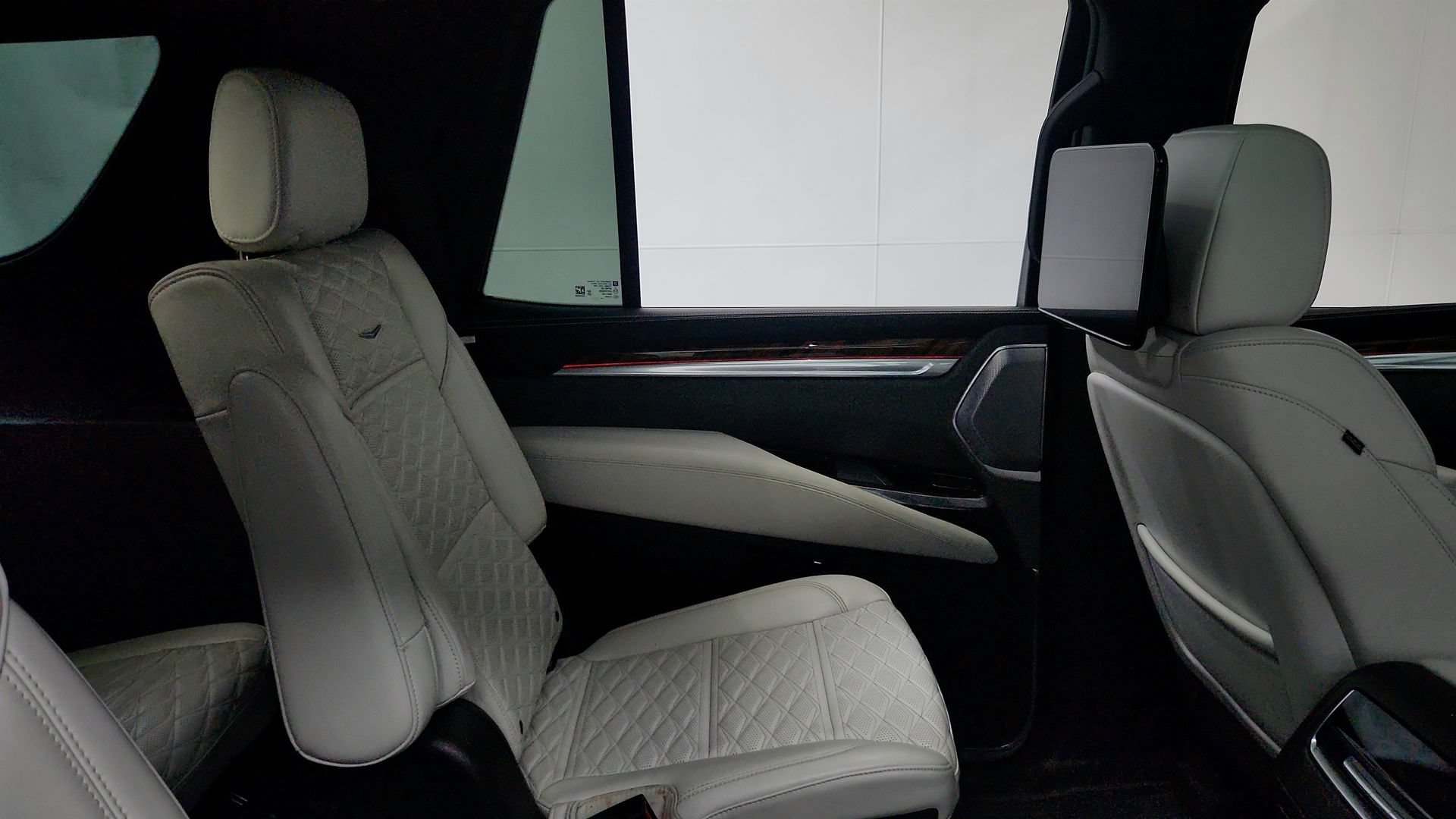 Used 2025 Cadillac Escalade Sport Platinum w/ LPO, Floor Liner Package AWD/4WD image 28