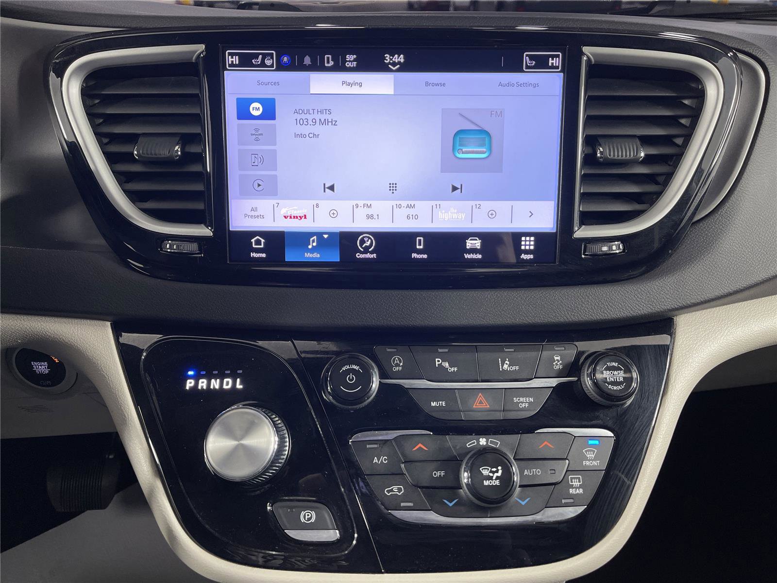 Used 2024 Chrysler Pacifica Touring-L image 20