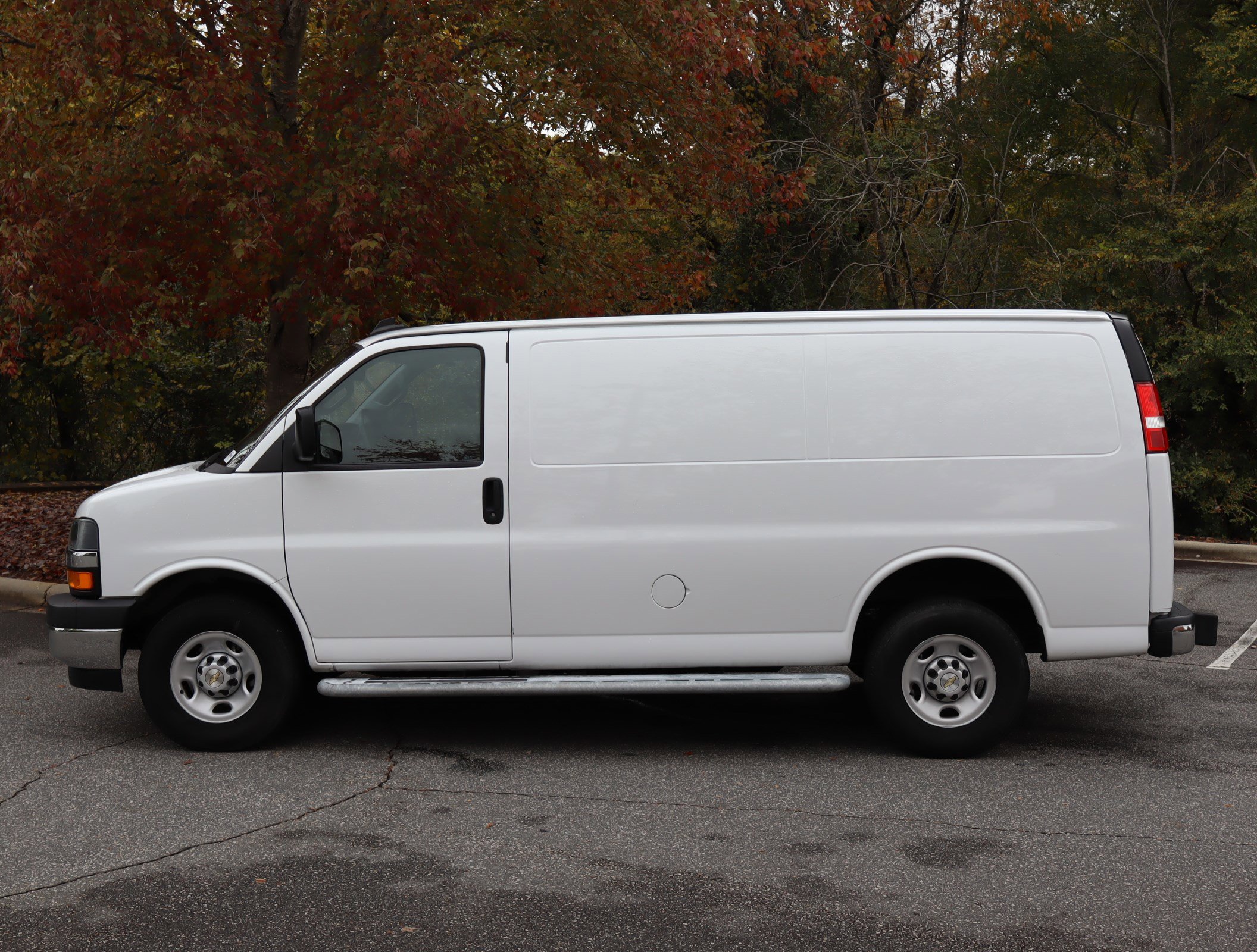 Used 2024 Chevrolet Express 2500 w/ Driver Convenience Package image 6