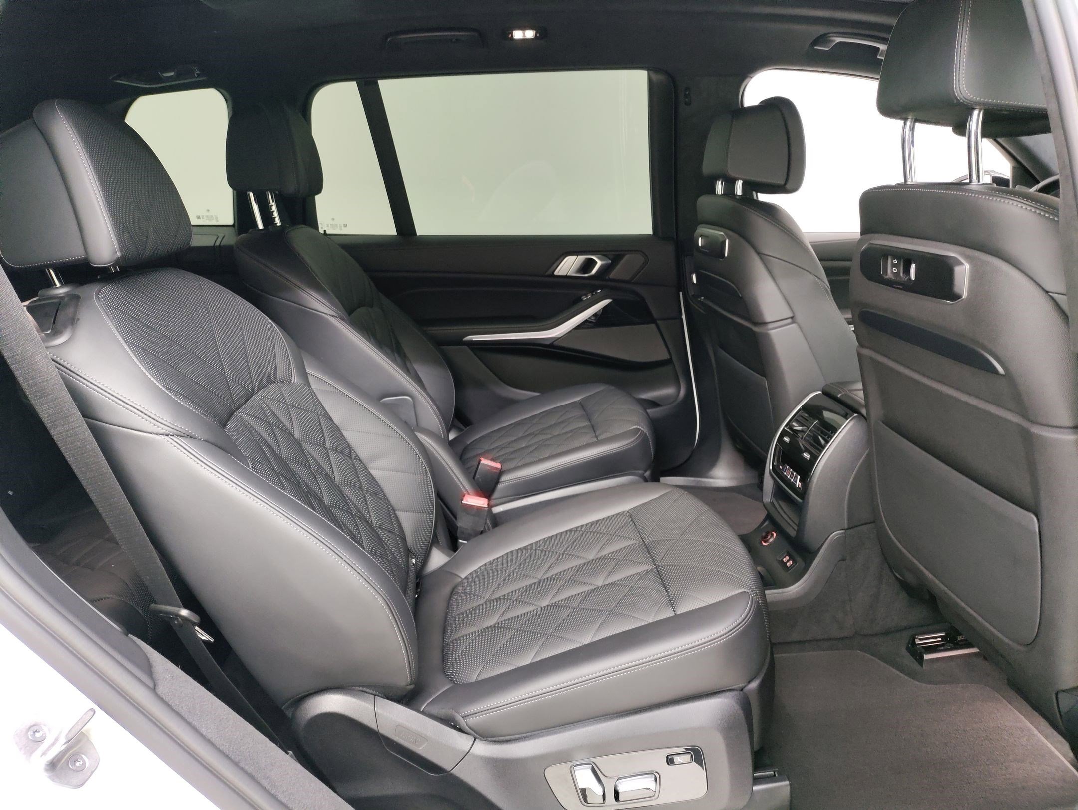 Certified 2023 BMW X7 xDrive40i w/ M Sport Package image 26