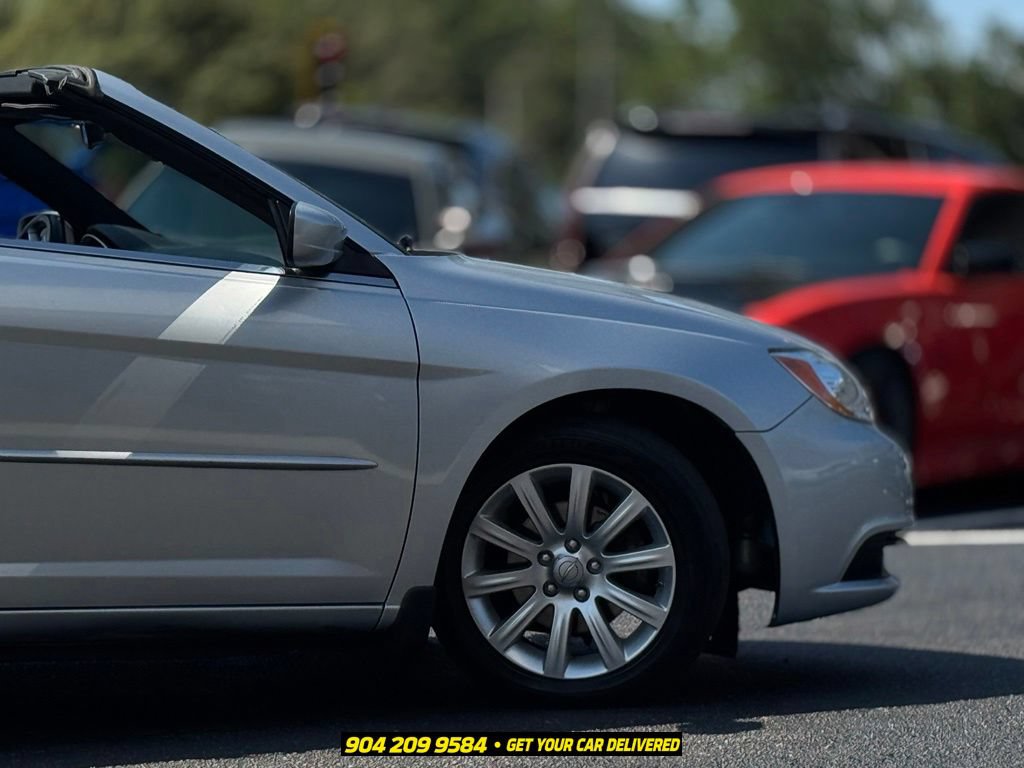 Used 2012 Chrysler 200 Touring FWD image 9