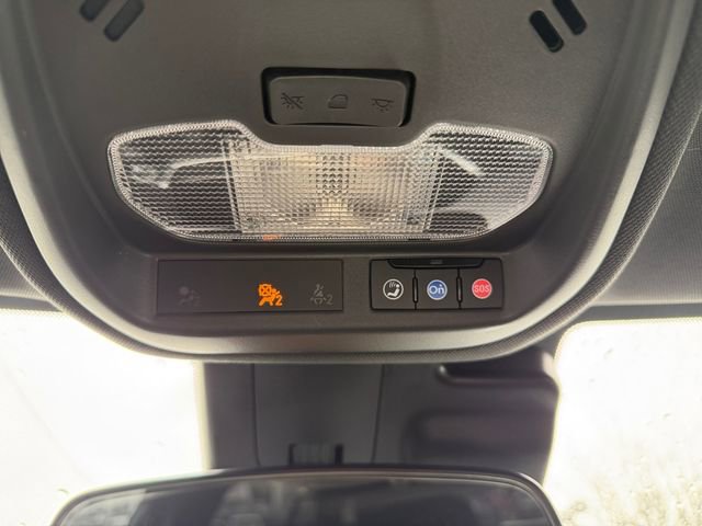 Used 2025 Chevrolet Trax RS w/ Sunroof Package image 28