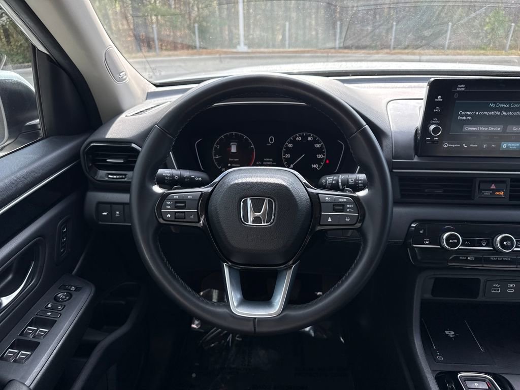 Used 2025 Honda Pilot Touring image 18