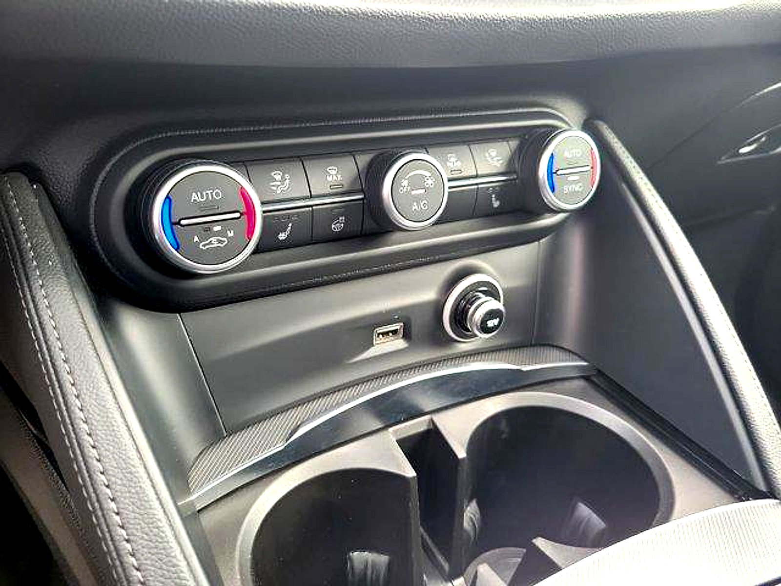Used 2024 Alfa Romeo Stelvio Veloce AWD/4WD image 35