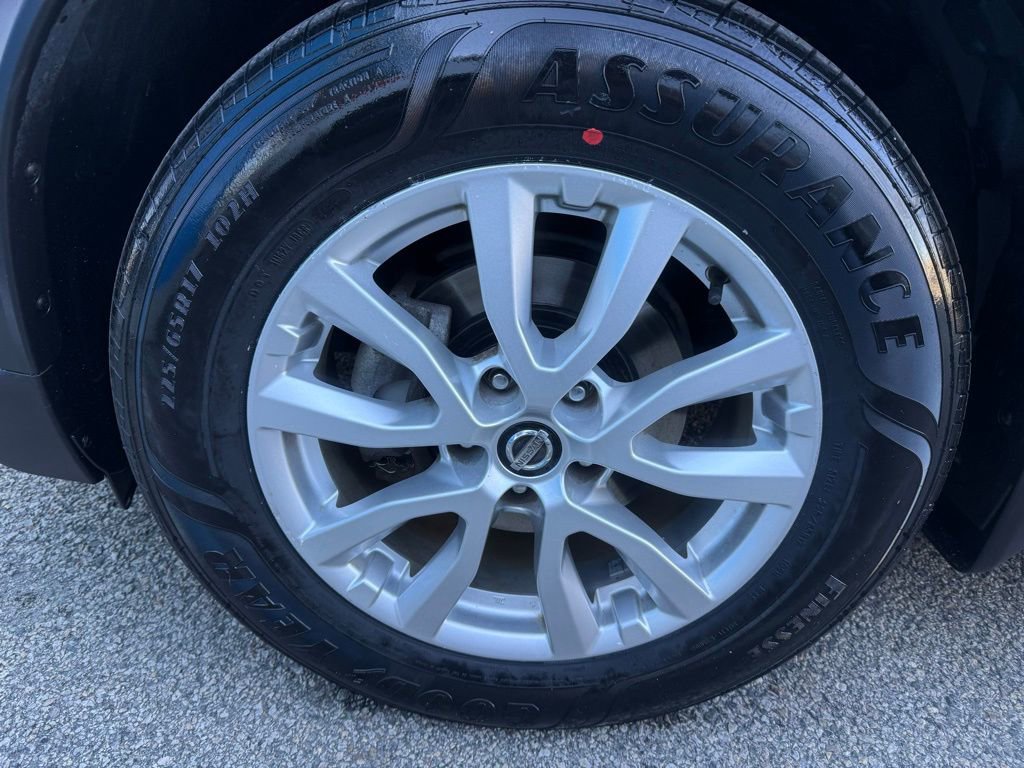 Used 2017 Nissan Rogue SV image 28