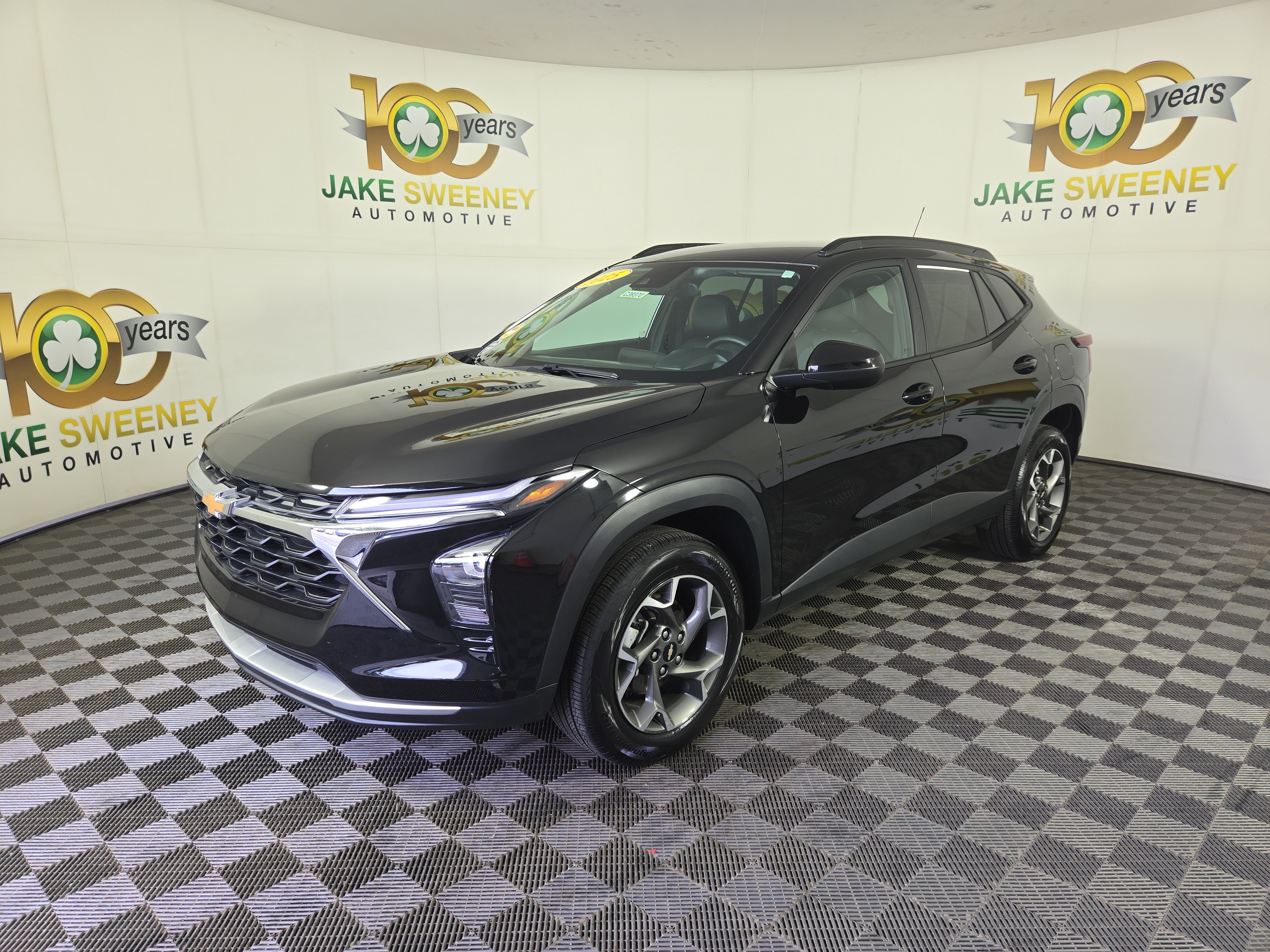 Used 2025 Chevrolet Trax LT w/ Driver Confidence Package FWD image 4